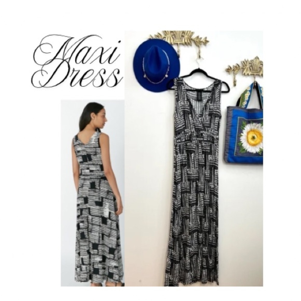 Black and white maxi dress M pit 19” l 59”